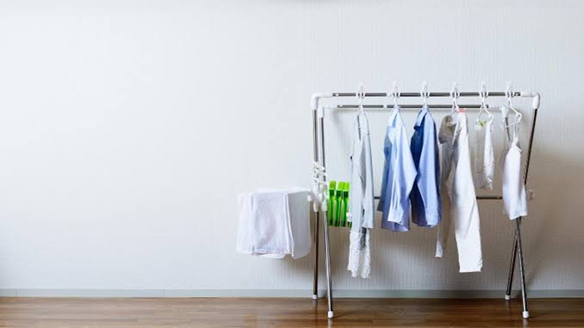 Monsoon Laundry Hacks: पावसाळ्यात कपड्यांच्या कुबट वासाने हैराण? 'या' 5 टिप्स वापरून झटपट सुकवा ओले कपडे