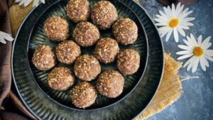 Healthy Laddu Recipe: अशक्तपणा आणि थकवा जाणवतोय? शरीरातील मॅग्नेशियमच्या कमतरतेवर गुणकारी आहे 'हा' पौष्टिक लाडू; पाहा सोपी रेसिपी