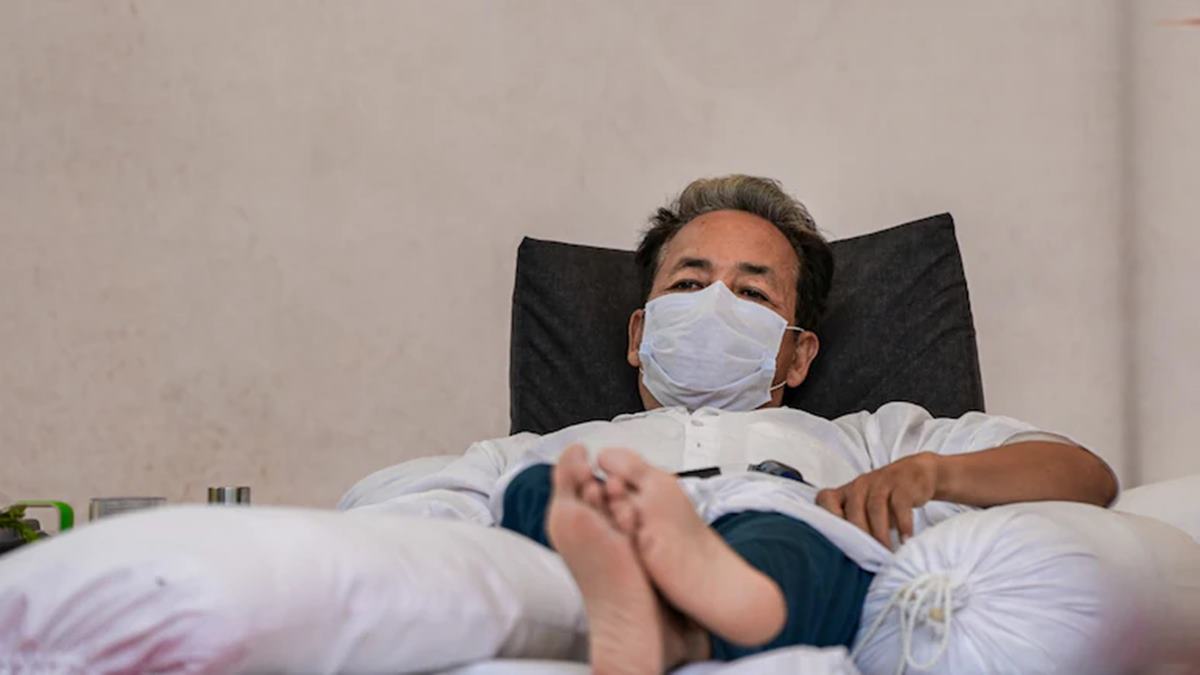 Sonam Wangchuk Hospitalized: जंतरमंतरवर हायव्होल्टेज ड्रामा! उपोषणाचा 20 वा दिवस असताना सोनम वांगचुक यांना पोलिसांनी बळजबरीने हलवले; थेट रुग्णालयात दाखल
