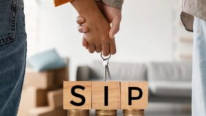 Mutual Fund SIP: 10 वर्षांत 1 कोटींचा निधी उभारण्याचा सर्वात सोपा फॉर्म्युला! दरमहा किती रुपयांची करावी लागेल SIP? पाहा