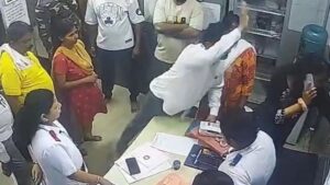 Dombivli Doctor Attack Update: "ती झोपेतही बडबडते, ते मला मारतील!"; शास्त्रीनगर रुग्णालयातील पीडित महिला डॉक्टरच्या वडिलांचा भावनिक खुलासा