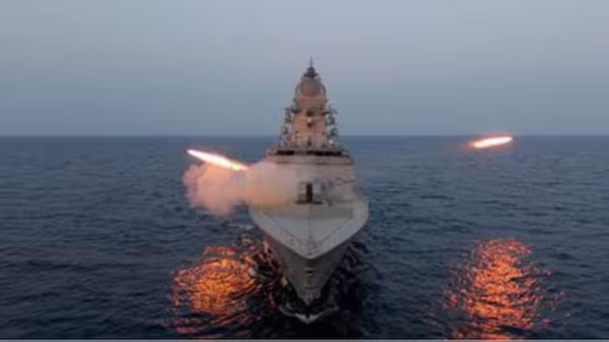 INS Mahendragiri Inducted: नौदलाची ताकद वाढली! अत्याधुनिक युद्धनौका 'आयएनएस महेंद्रगिरी' नौदलात दाखल; काय आहे खास?