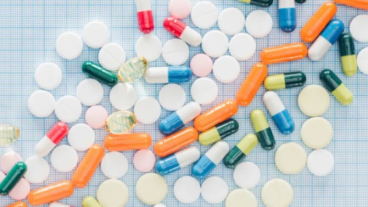 US Tariffs on Generic Drugs: ट्रम्प यांची जेनेरिक औषधांवर थेट 200 टक्के टॅरिफची घोषणा; भारतावर काय परिणाम होणार?