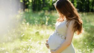 Pregnancy Tips After 35: वय 35 नंतर आई होण्याचा विचार करताय? गरोदरपणापूर्वी महिलांनी नक्की कराव्यात 'या' 5 वैद्यकीय चाचण्या