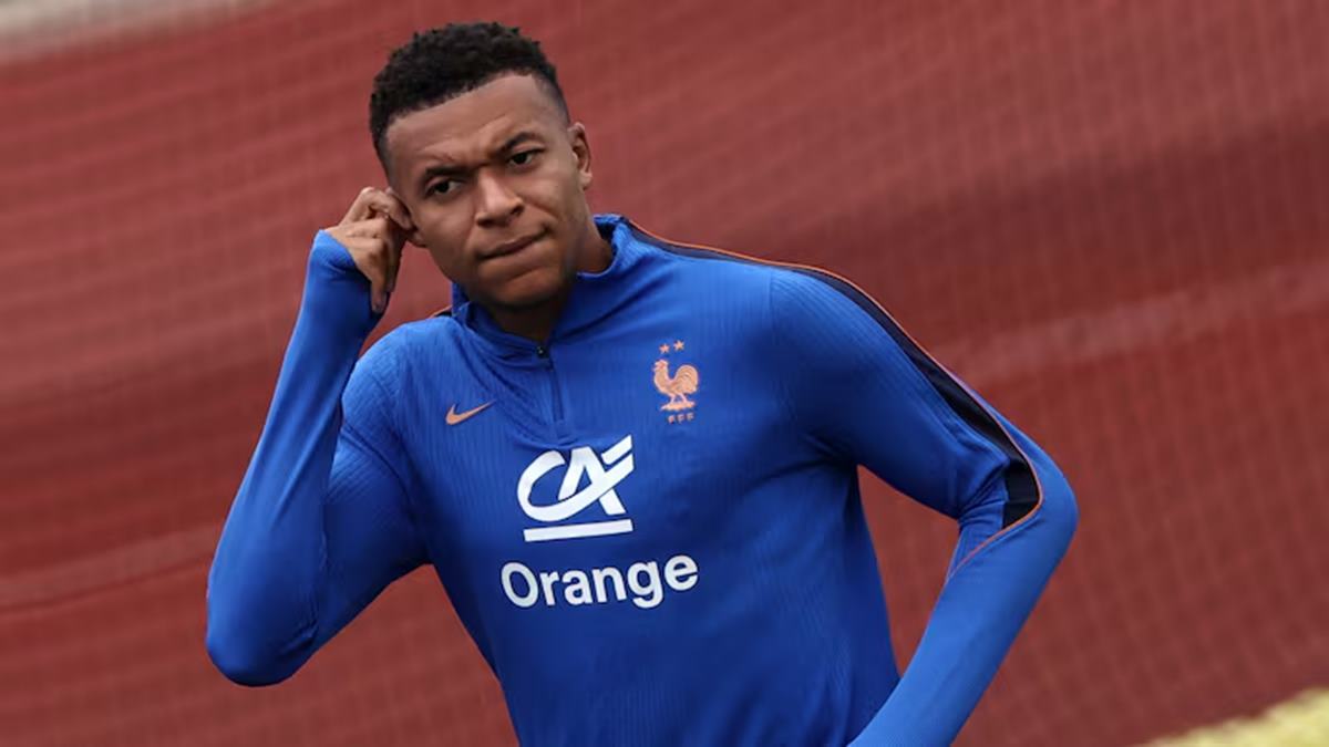 Kylian Mbappe Racism Row: महिला नेत्याची एम्बाप्पेवर वर्णद्वेषी टीका; फिफा अध्यक्षांनी सुनावले खडेबोल