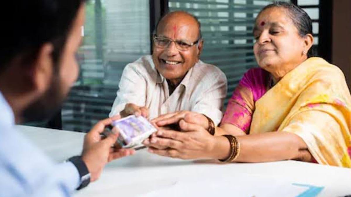 Atal Pension Yojana: वृद्धापकाळाची चिंता मिटणार! दरमहा मिळणार 5000 रुपयांपर्यंत पेन्शन; जाणून घ्या सरकारी योजनेचे नियम अन् पात्रता