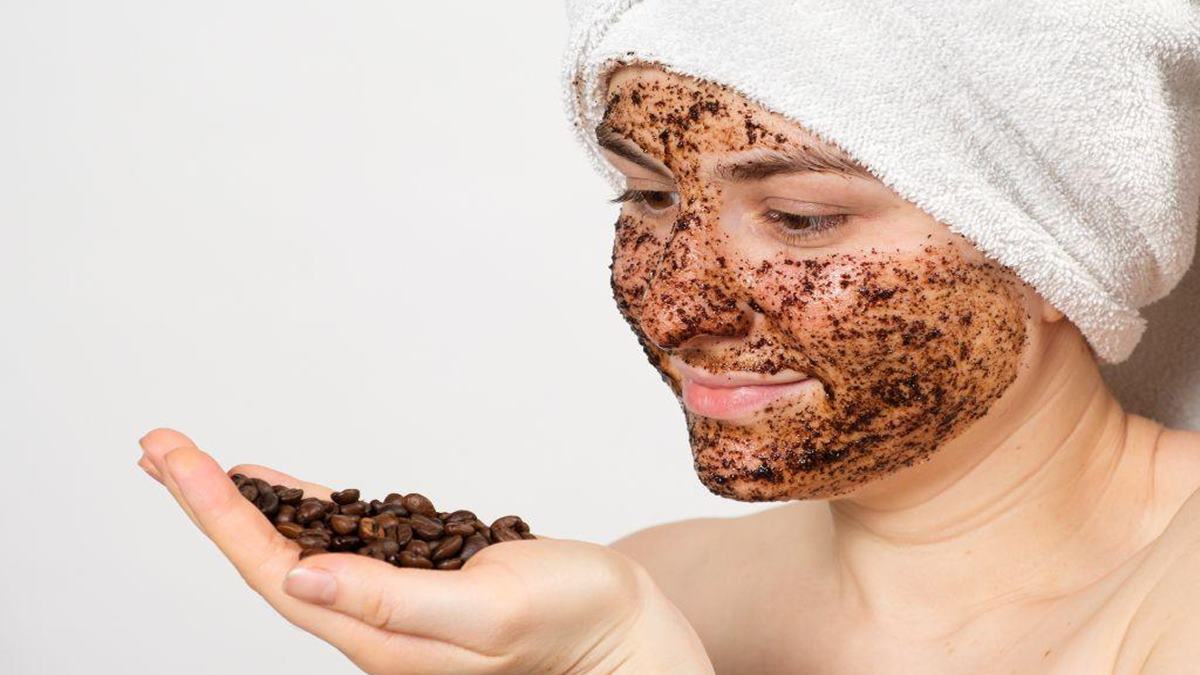 Glowing Skin Tips: महागड्या ब्युटी प्रॉडक्ट्सचा खर्च वाचणार! खोबरेल तेलात मिसळा 'या' 2 सोप्या गोष्टी; चेहऱ्यावर येईल नैसर्गिक ग्लो